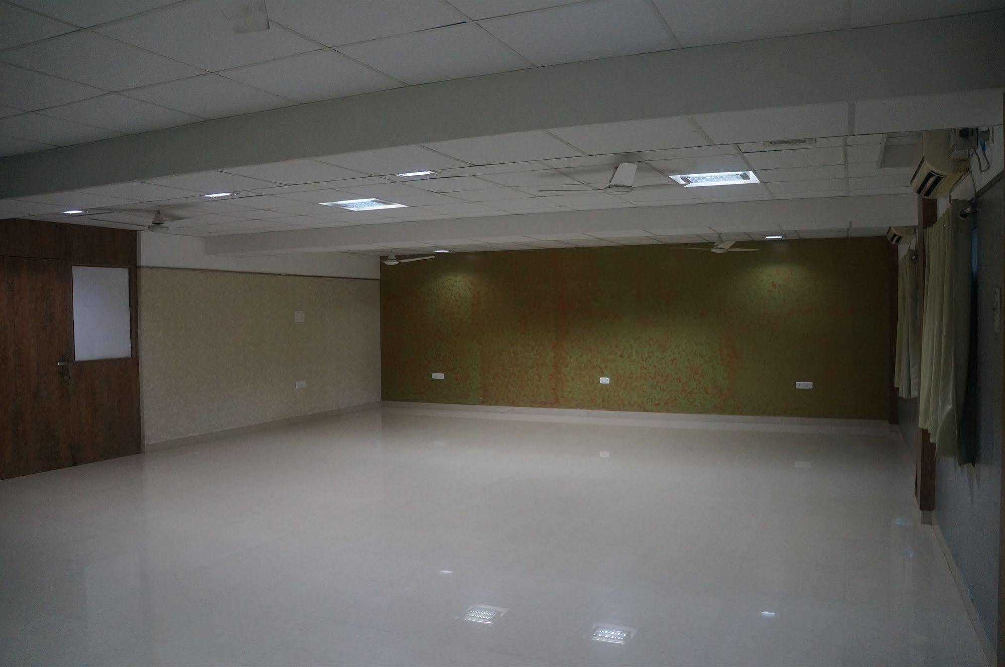 Lotels Hotel Chennai Exterior photo